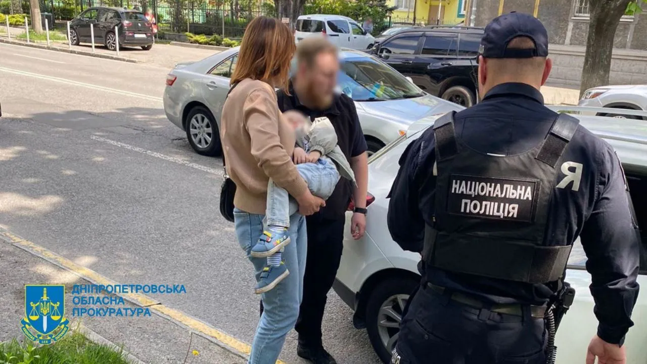 На Украине задержали 19-летнюю девушку, пытавшуюся продать ребёнка за 2,3 млн