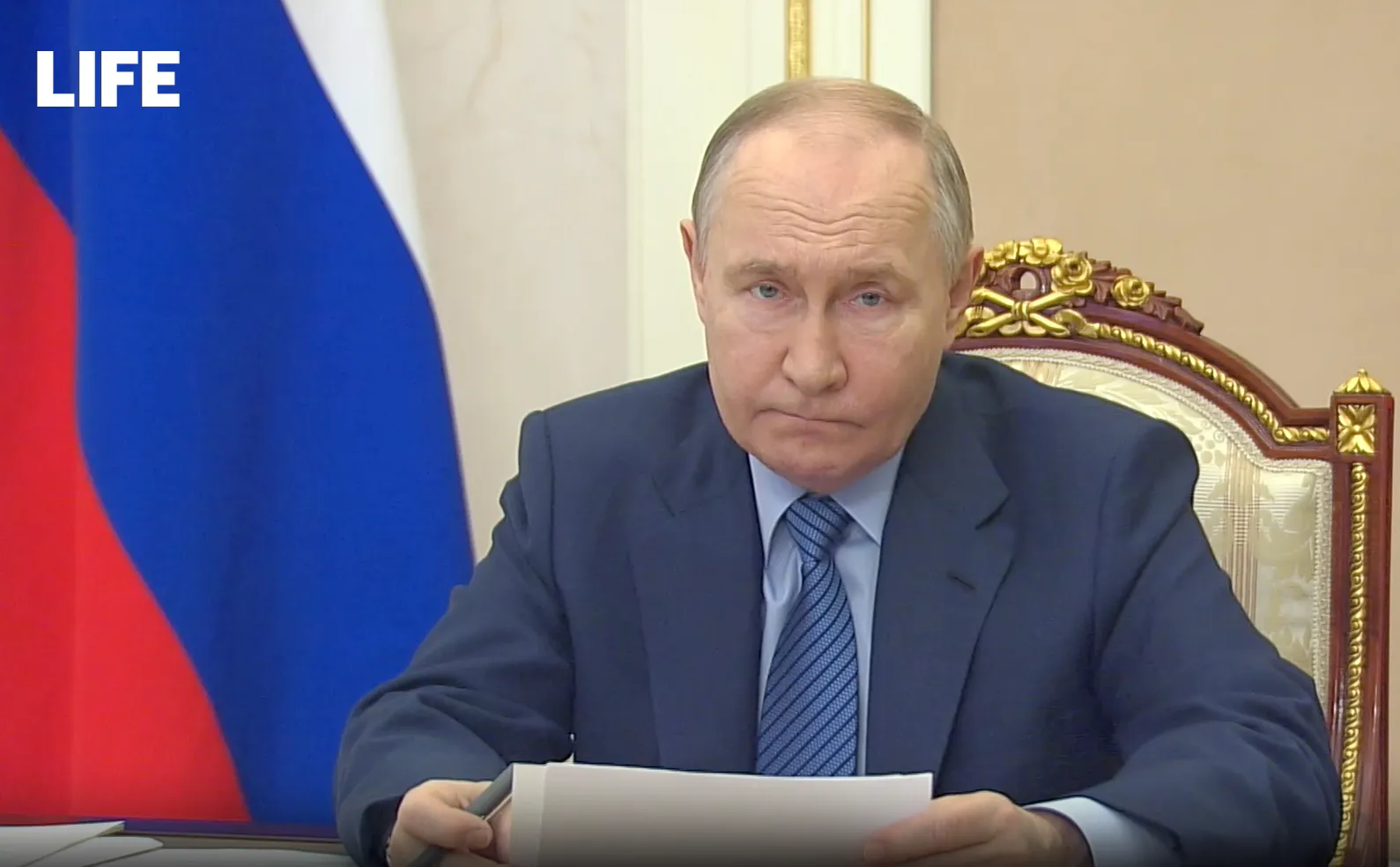 "Чего так мало?": Путин отчитал чиновников из-за выплат пострадавшим от паводков