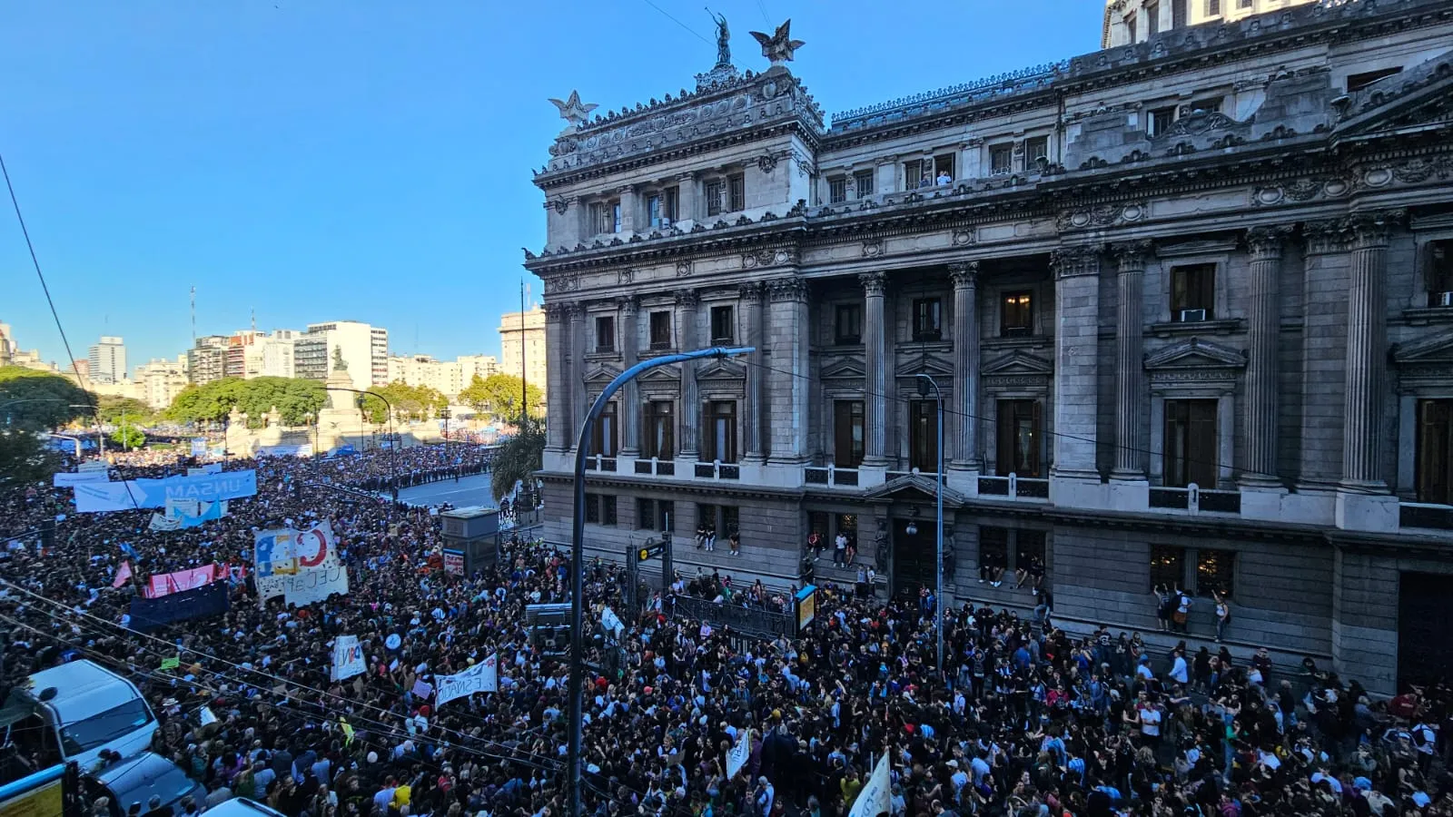 Миллион аргентинцев вышли на протесты по всей стране из-за реформы Милея