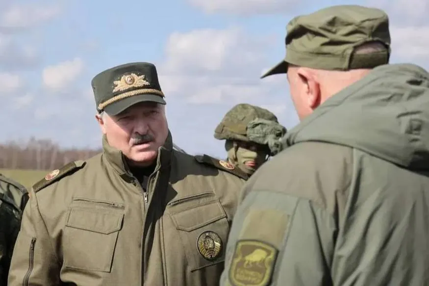 Лукашенко рассказал, как обнимался с ядерной боеголовкой