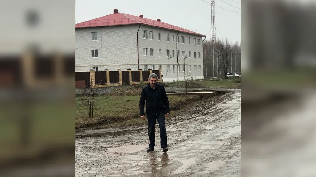 Звезда "Реальных пацанов" помог решить вопрос с дорогой к домам сирот в Пермском крае