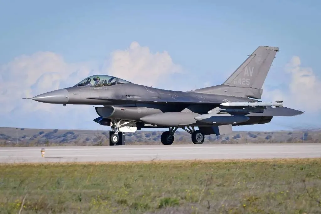 "Главное испытание": На Западе предупредили об опасности российской ПВО для передаваемых Киеву F-16