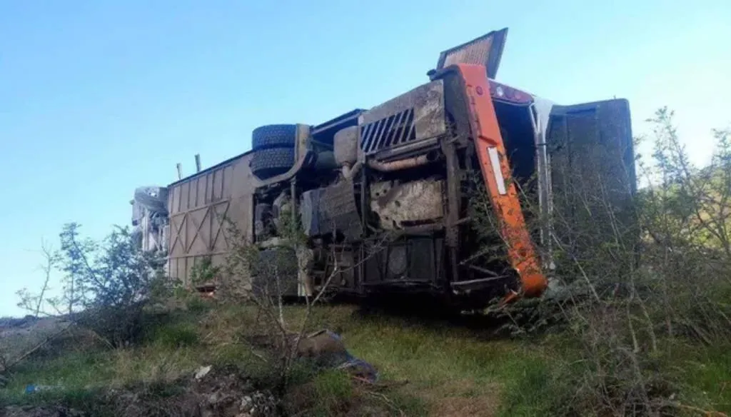 На юге Армении автобус скатился в пропасть, четыре человека погибли