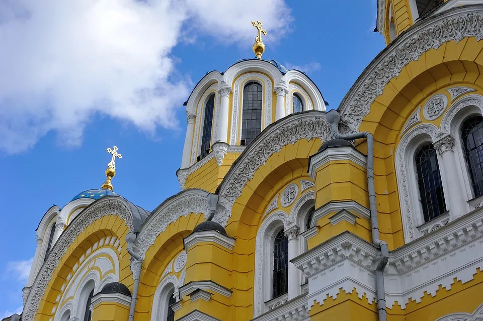 Патриарх Кирилл назвал "карательной мерой" Киева арест митрополита Арсения
