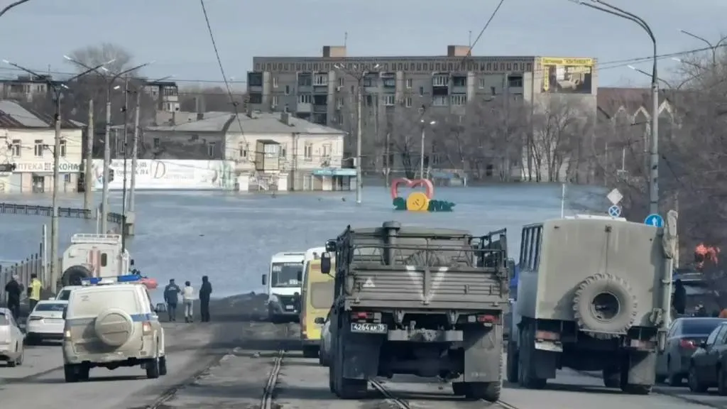 В Оренбуржье за сутки от паводковых вод освободилось 46 домов и 65 участков