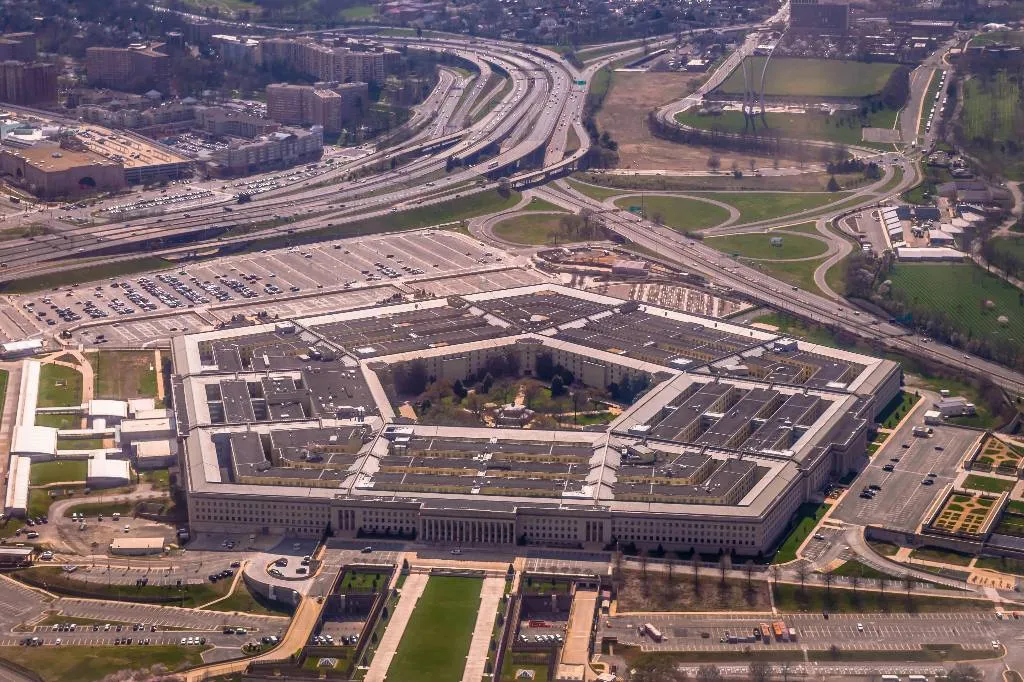 В США осудили экс-сотрудника Пентагона за передачу секретов 