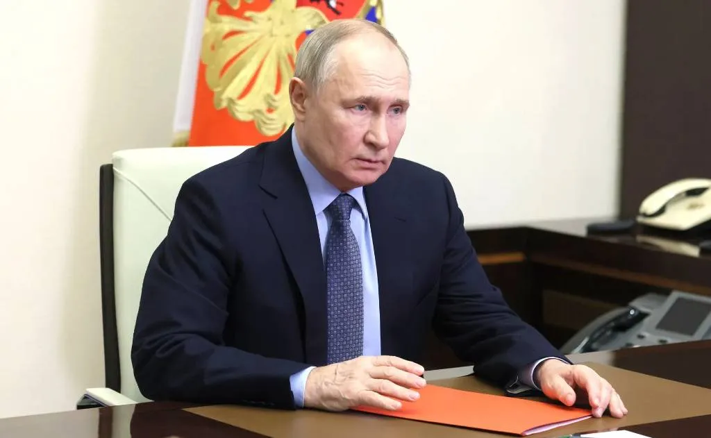 Путин посмертно наградил погибшего при теракте члена избиркома в Запорожской области