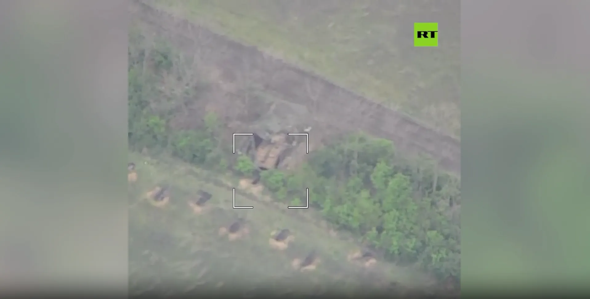 Военкор показал видео подрыва боевых машин ВСУ на Купянском направлении