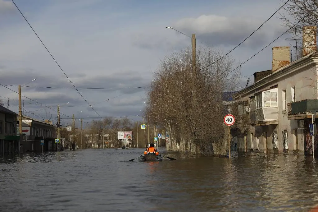 Уровень воды в реке Ишиме в Тюменской области достиг отметки "опасного явления"