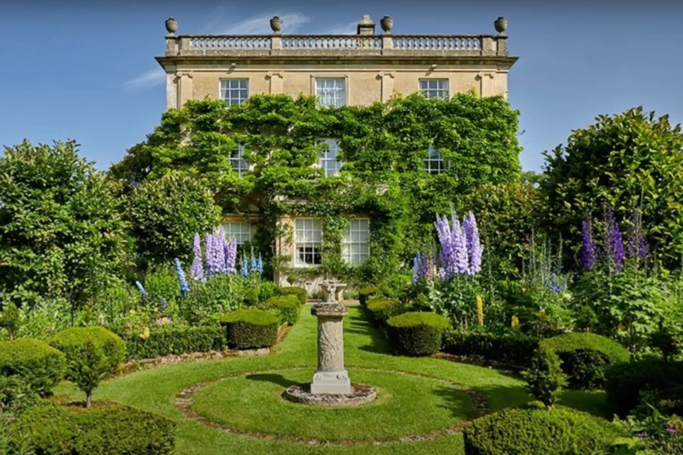 Зеленский купил в Британии особняк короля Карла III за 20 млн фунтов
