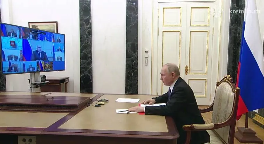 Путин обсудил с членами Совбеза борьбу с оргпреступностью в России