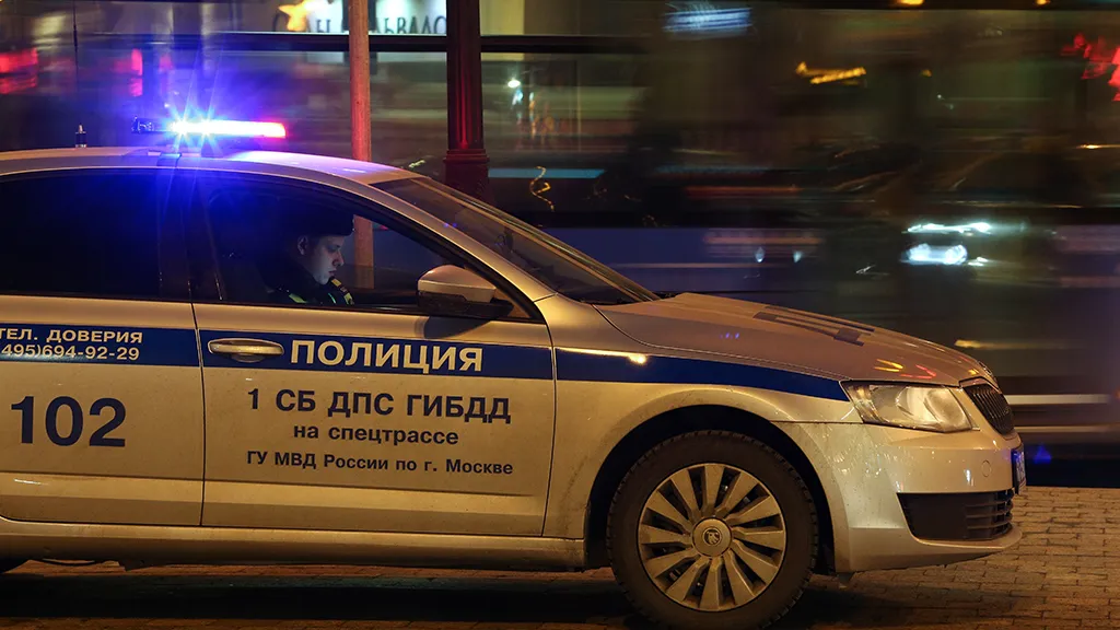 Гонит на мотоцикле под 200 км/час: Напавший на полицейских в Подмосковье поехал в сторону Петербурга