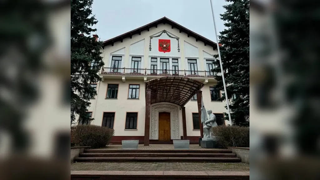 Российское посольство в Литве дважды за выходные закидали коктейлями Молотова