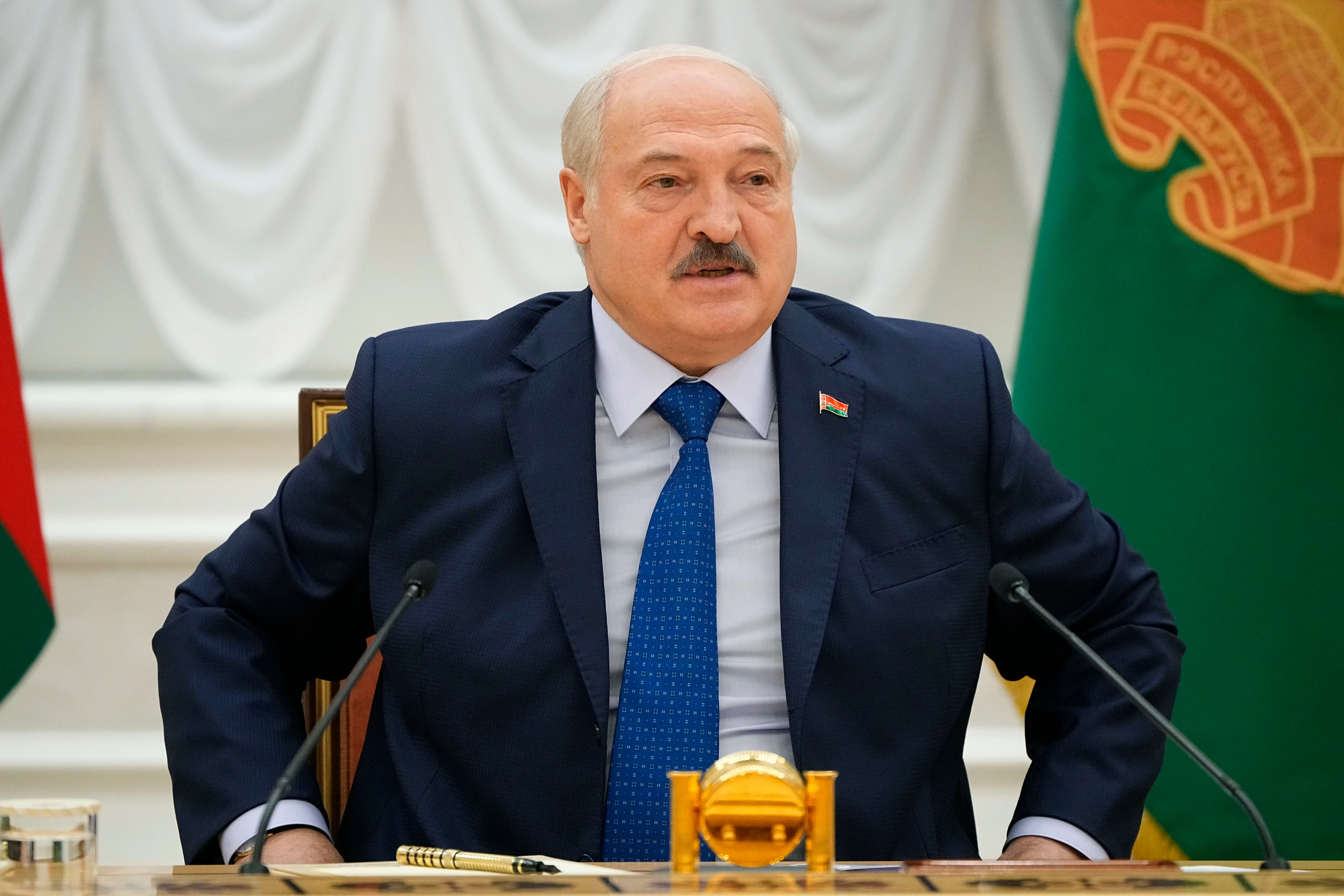 Лукашенко предупредил об угрозе вторжения западных войск в Белоруссию