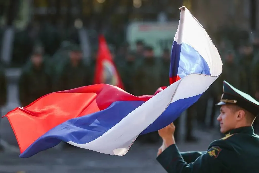 Российские войска подняли над Работином флаг РФ