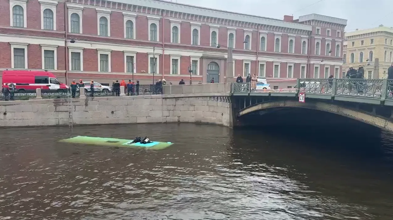 В трагедии с рухнувшим в реку Мойку автобусом погибла 71-летняя педагог из СПбГУ