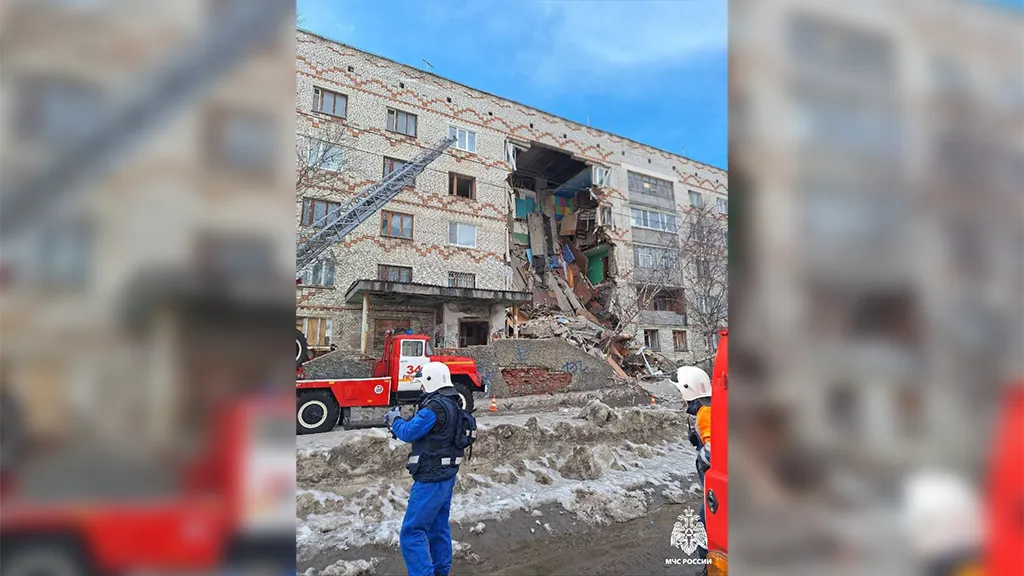 Пятиэтажное общежитие частично обрушилось в городе Печоре в Коми