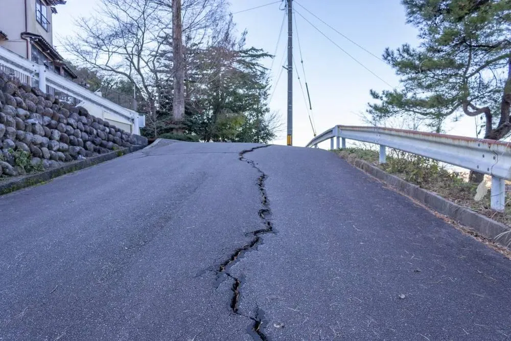 Мощное землетрясение на линии тектонического разлома всколыхнуло сразу две страны