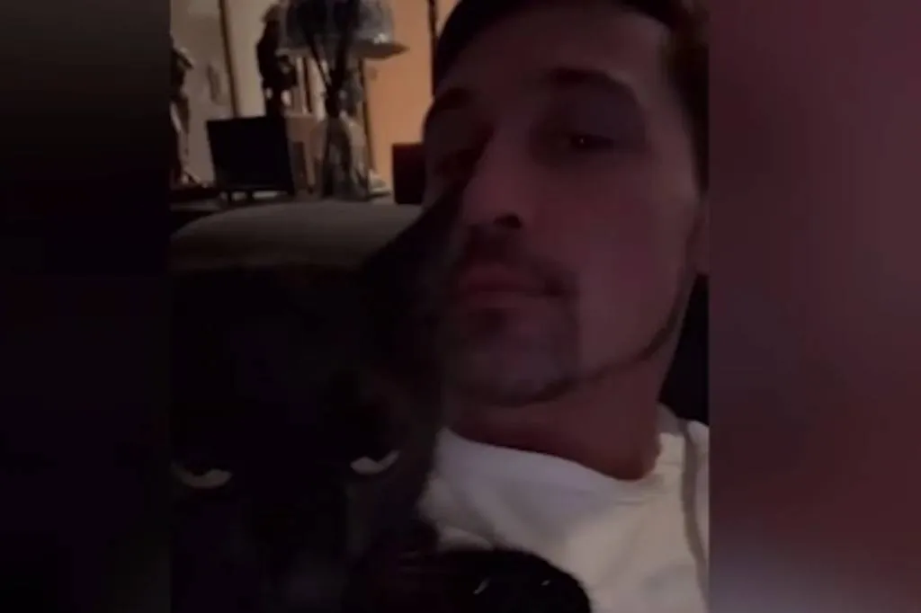 Билан показал мимишное видео отдыха с котом Шахтёром