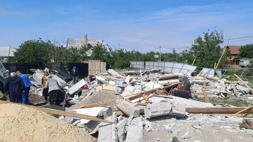 Частный дом разворотило после взрыва под Ростовом