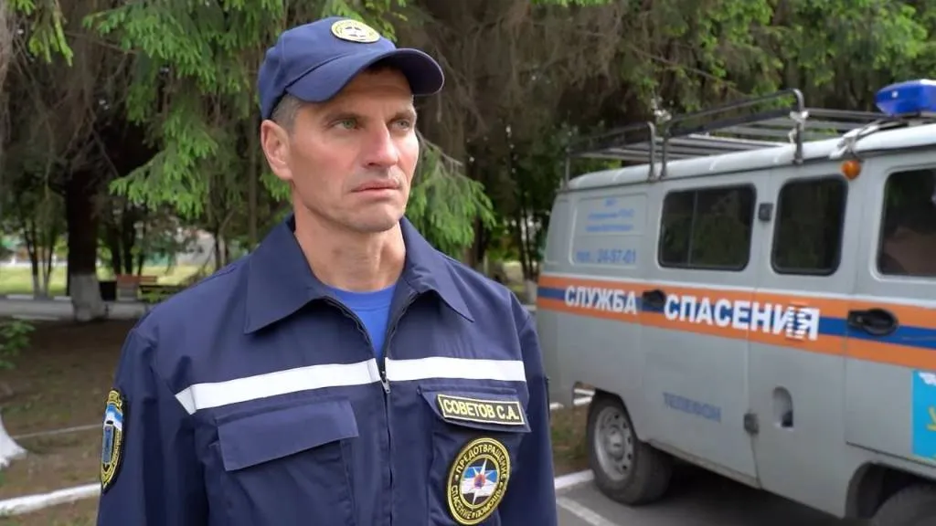 "Вот-вот должна была рухнуть": Спасатель рассказал, как вытаскивал белгородцев под нависшей плитой