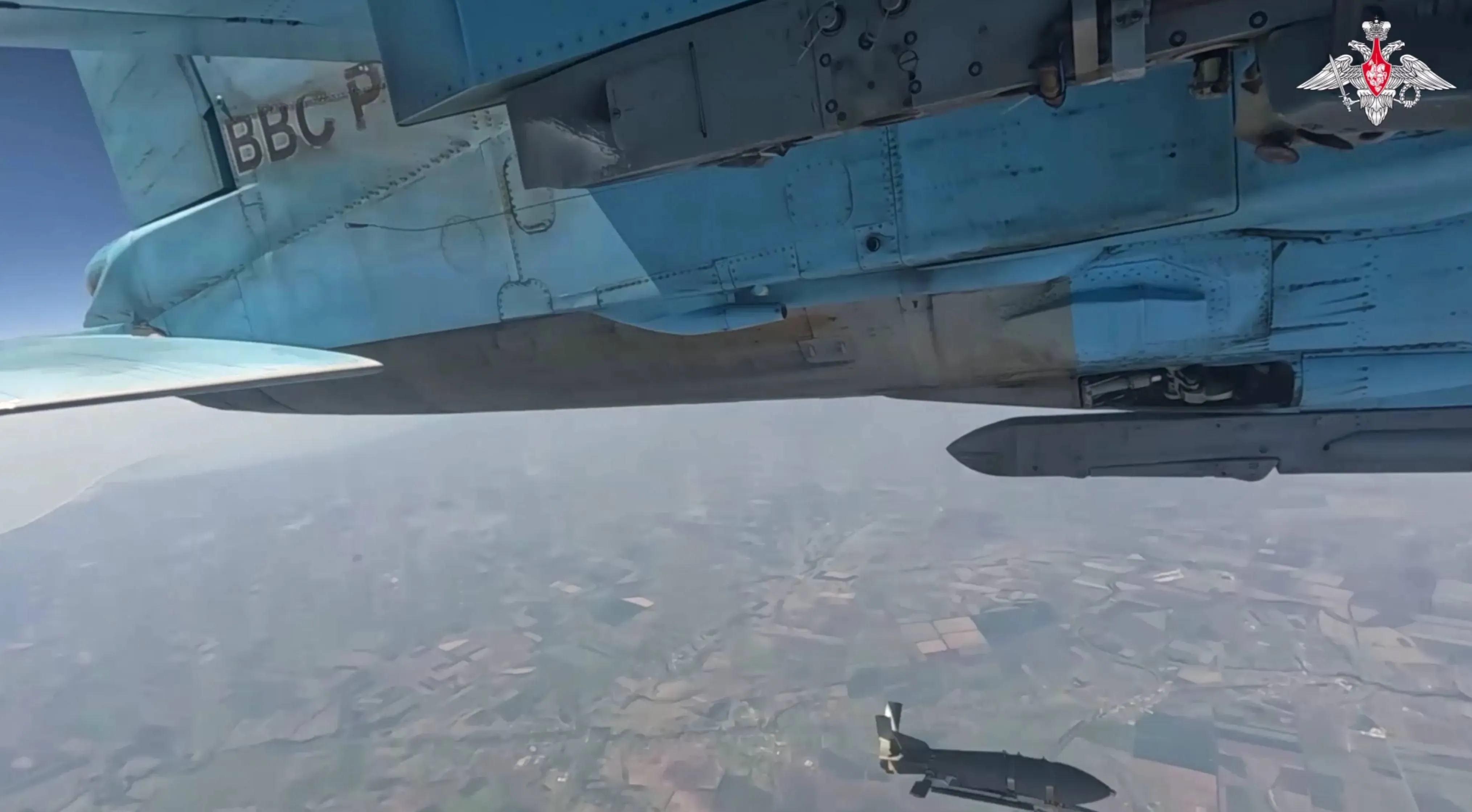 Экипажи Су-34 разгромили авиабомбами позиции и живую силу ВСУ в зоне СВО