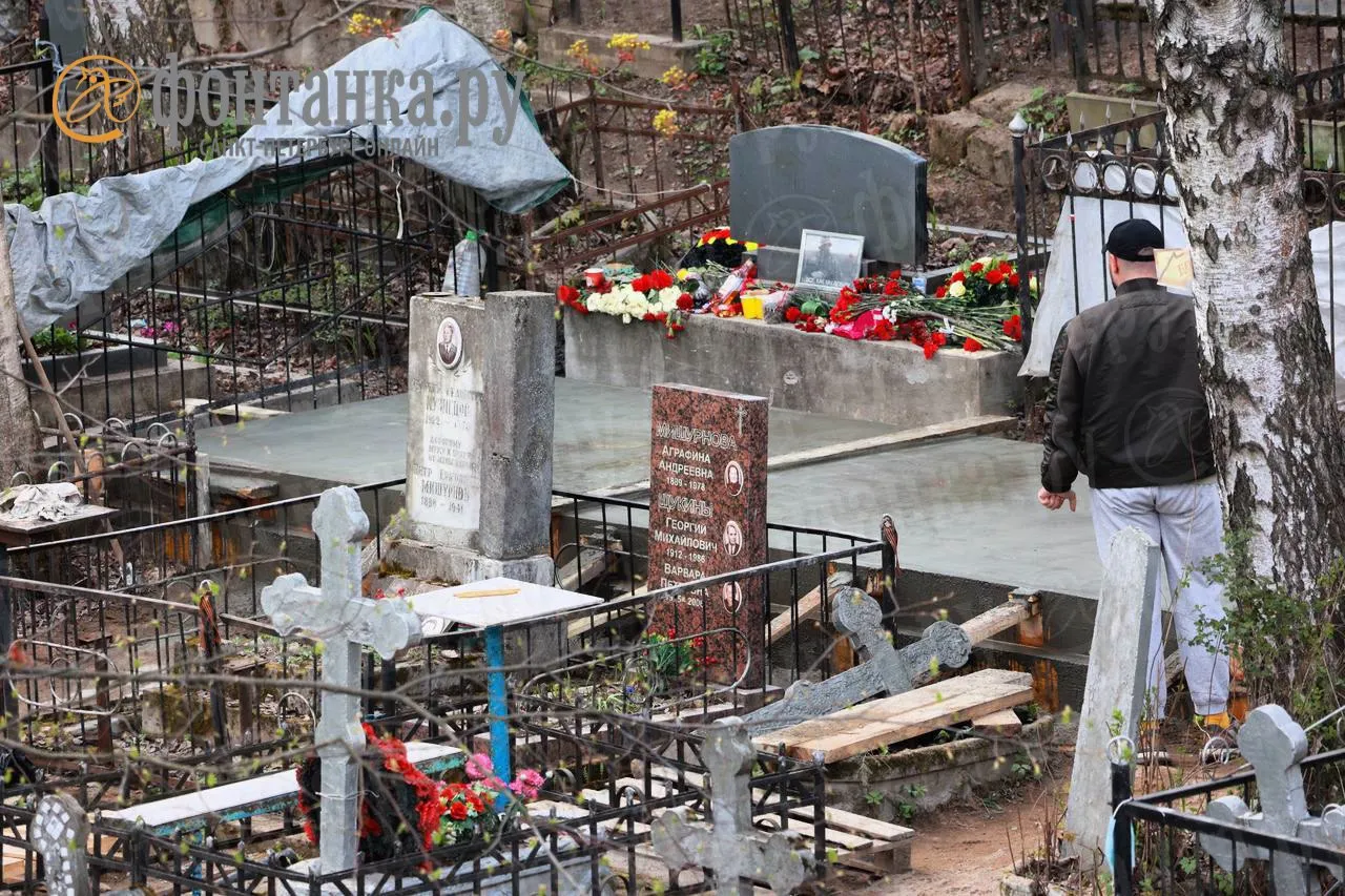 Могилу Пригожина на кладбище в Петербурге залили бетоном