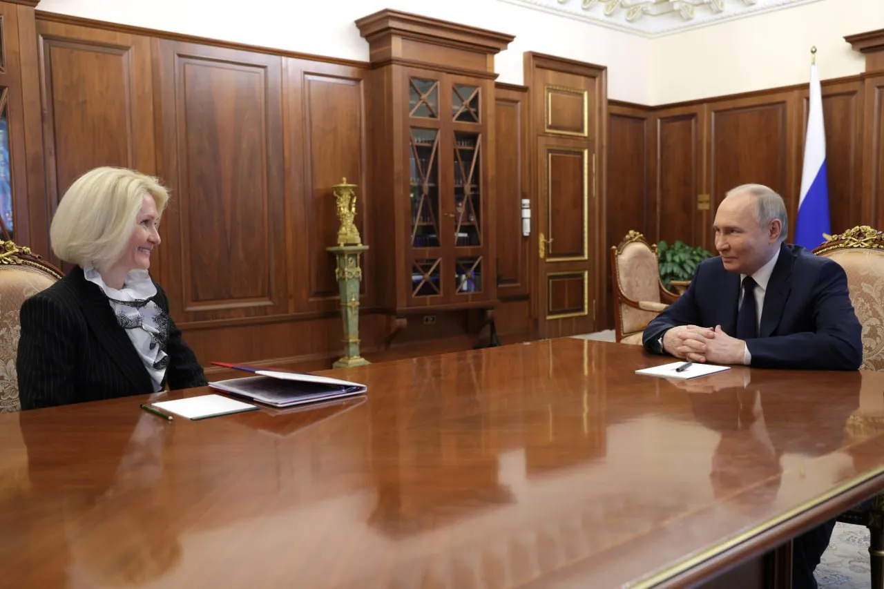 Путин встретился с бывшими членами правительства и поблагодарил их за работу