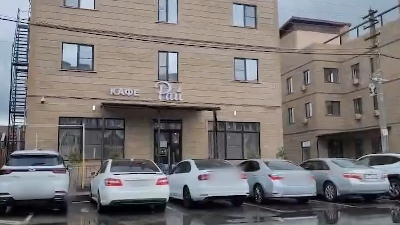 Life.ru показывает здание, которое главный кадровик МО Кузнецов получил в качестве взятки