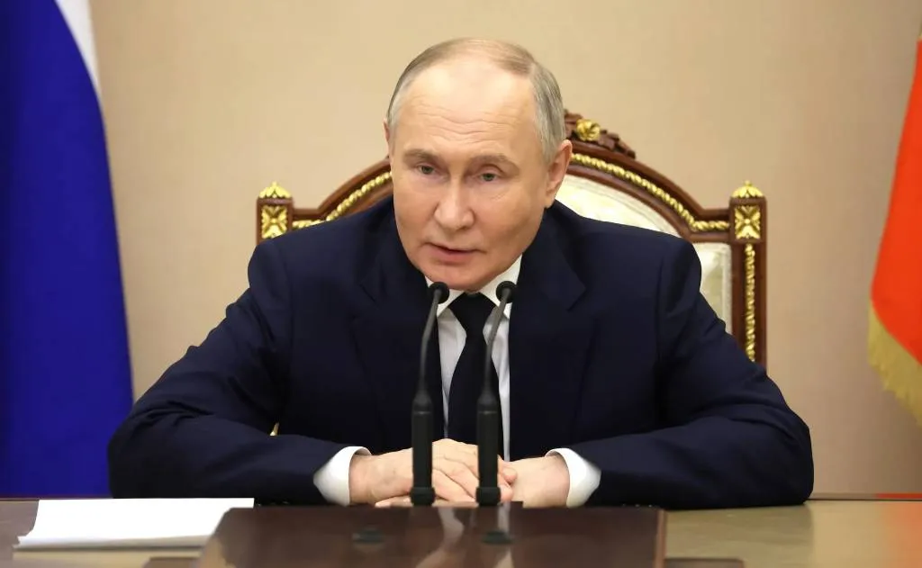 Путин призвал сделать больше для развития оборонных отраслей производства