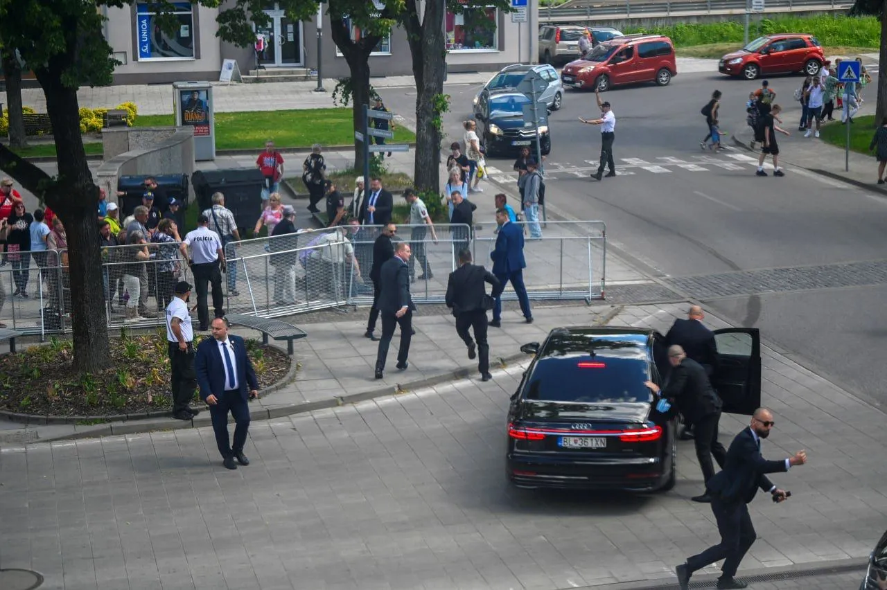 Бывший шеф протокола Кремля рассказал, почему охрана не смогла защитить премьера Словакии