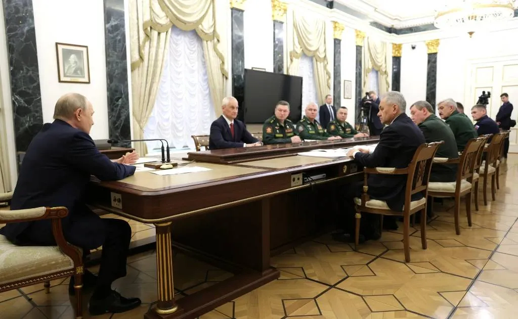 Путин представил главу Минобороны Белоусова командующим войсками военных округов