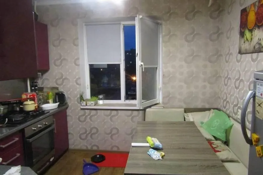 На Урале двухлетняя девочка выпала с пятого этажа и выжила