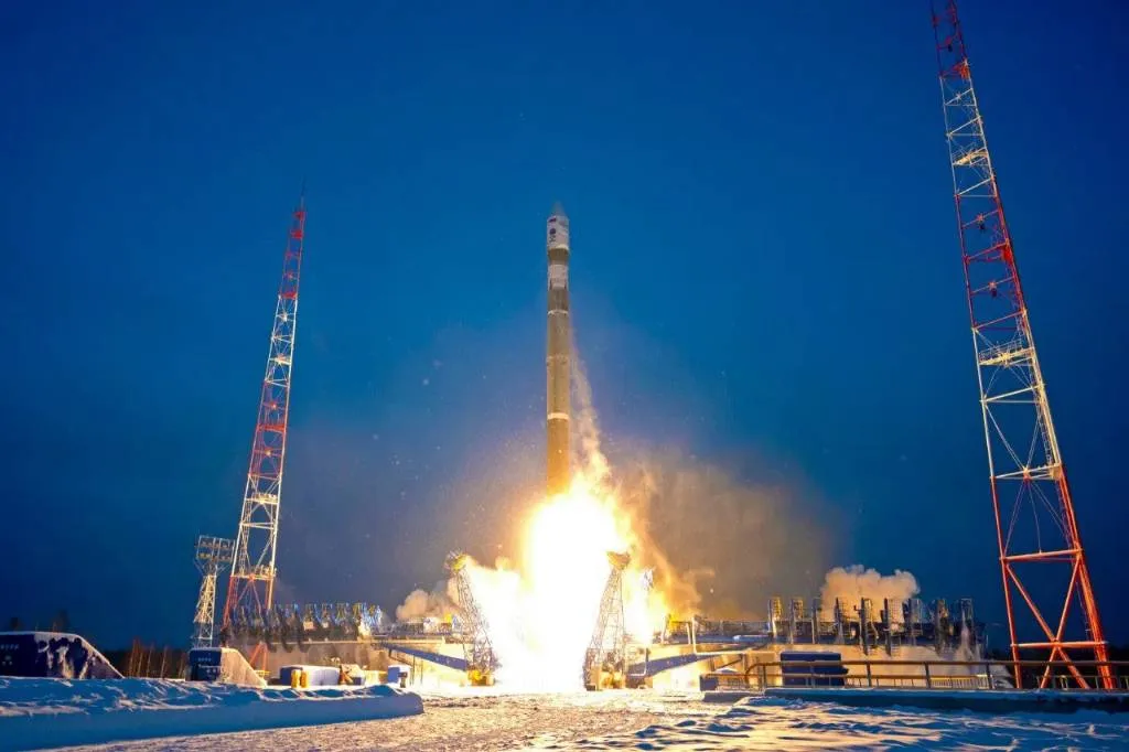 ВКС России запустили в космос ракету-носитель со спутниками Минобороны