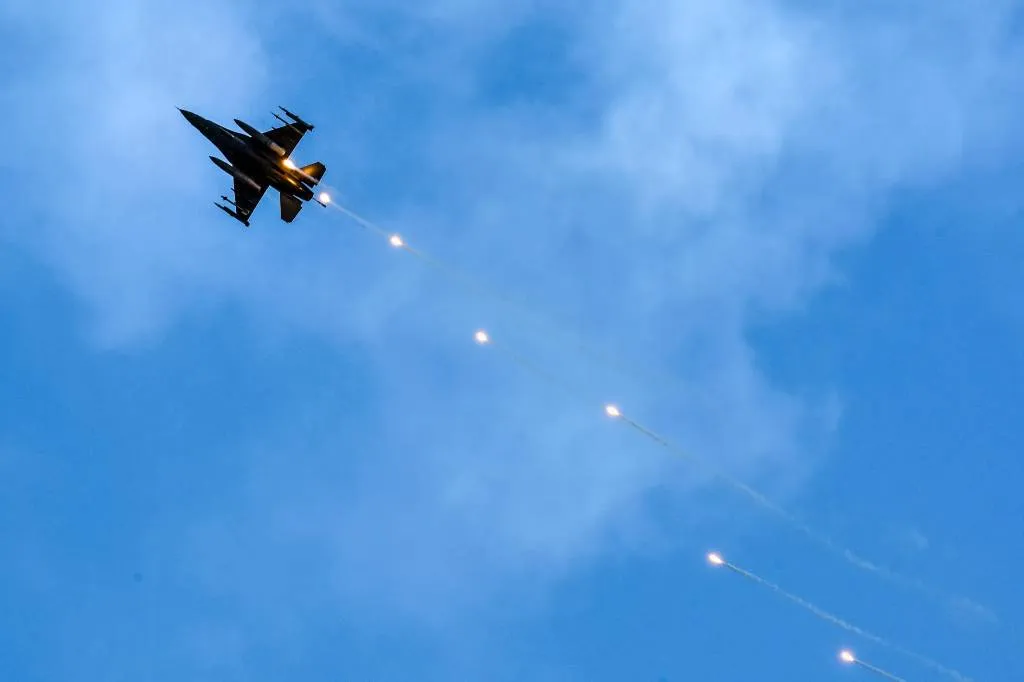 Их будут сбивать и взрывать: В США предопределили печальную судьбу F-16 на Украине