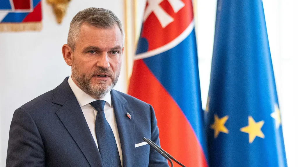 Вместо операции готовят к эвакуации: Избранный президент Словакии рассказал о состоянии Фицо