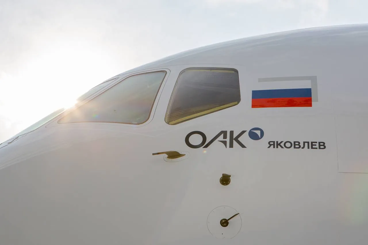 Sukhoi Superjet 100  всё: В России впервые импортозаместят название самолёта