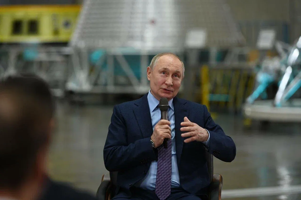 Путин рассказал о больших перспективах партнёрства предпринимателей России и Китая