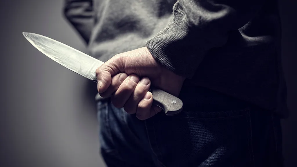 В Норильске мужчина зарезал жену и ранил ребёнка прямо на улице