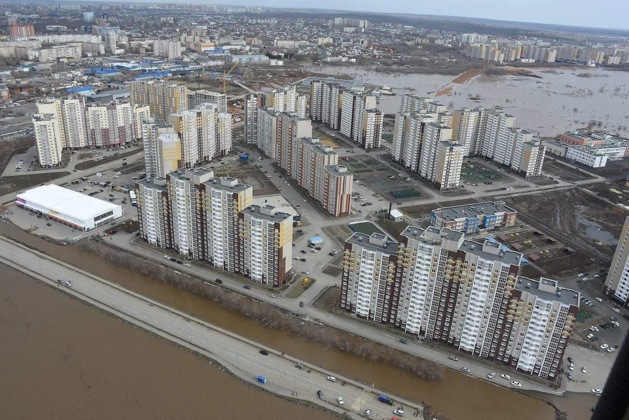 Куренков: Затопленными из-за паводка остаются 1373 жилых дома в 10 субъектах РФ