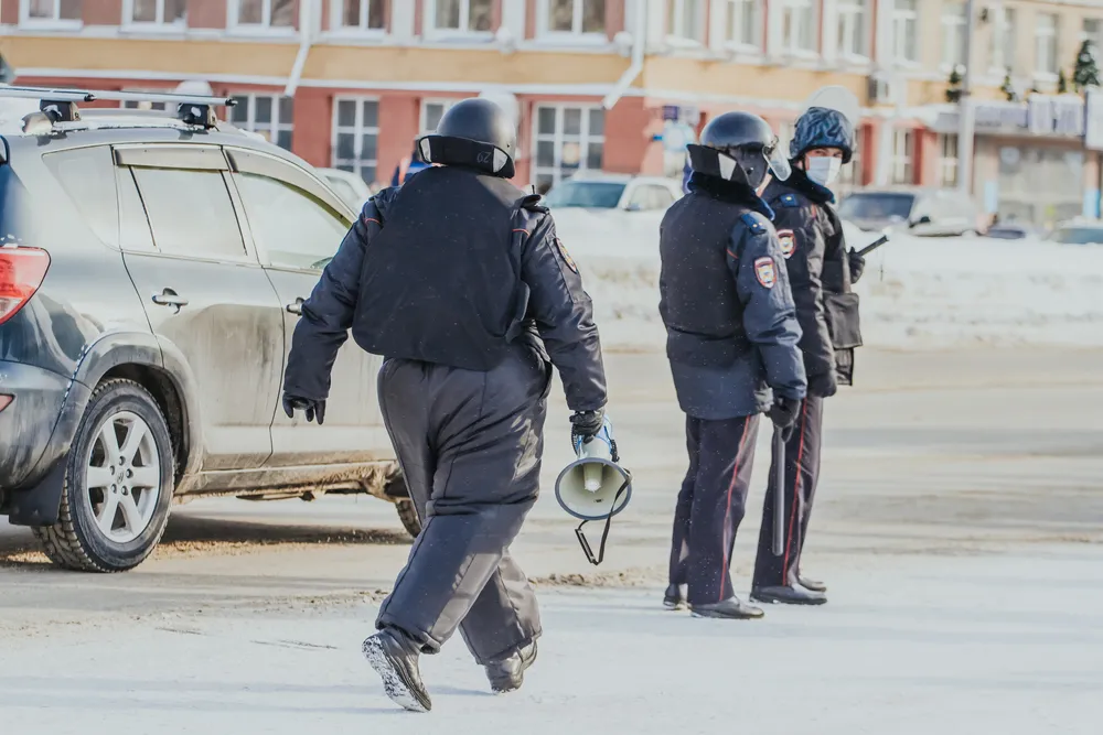Появилось видео задержания мужчины, устроившего поножовщину в Норильске