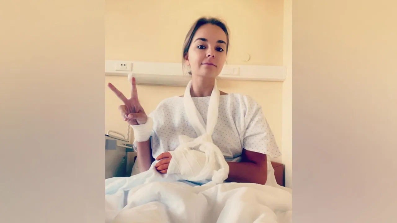 Рука теперь как новенькая: Арина Аверина вслед за сестрой Диной перенесла операцию
