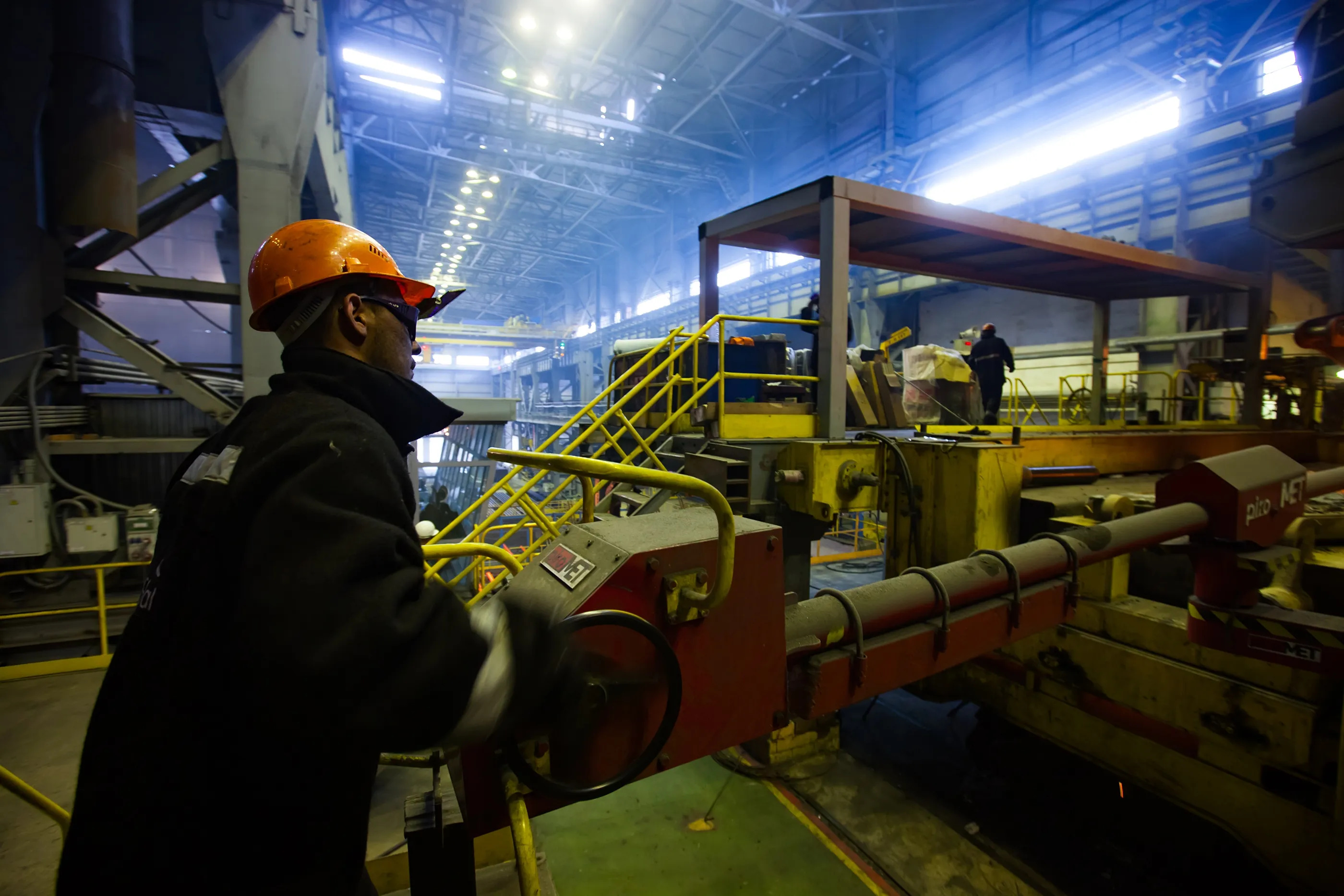 Мобилизация угрожает существованию крупнейшего металлургического комбината Украины, пишут СМИ