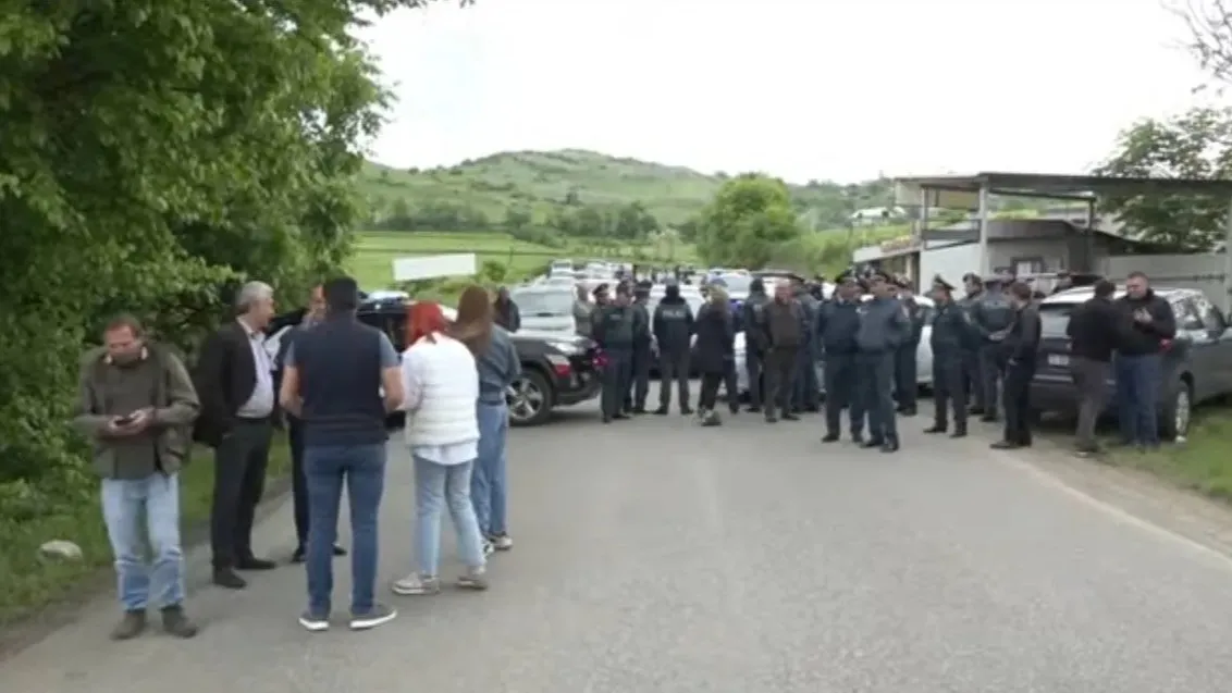 Полицейские не пропустили депутатов от армянской оппозиции в село, граничащее с Азербайджаном