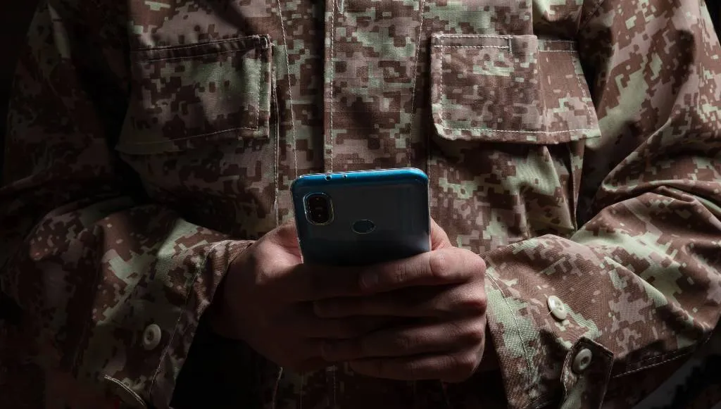 На Украине пожаловались на изъятие телефонов у пришедших в военкоматы