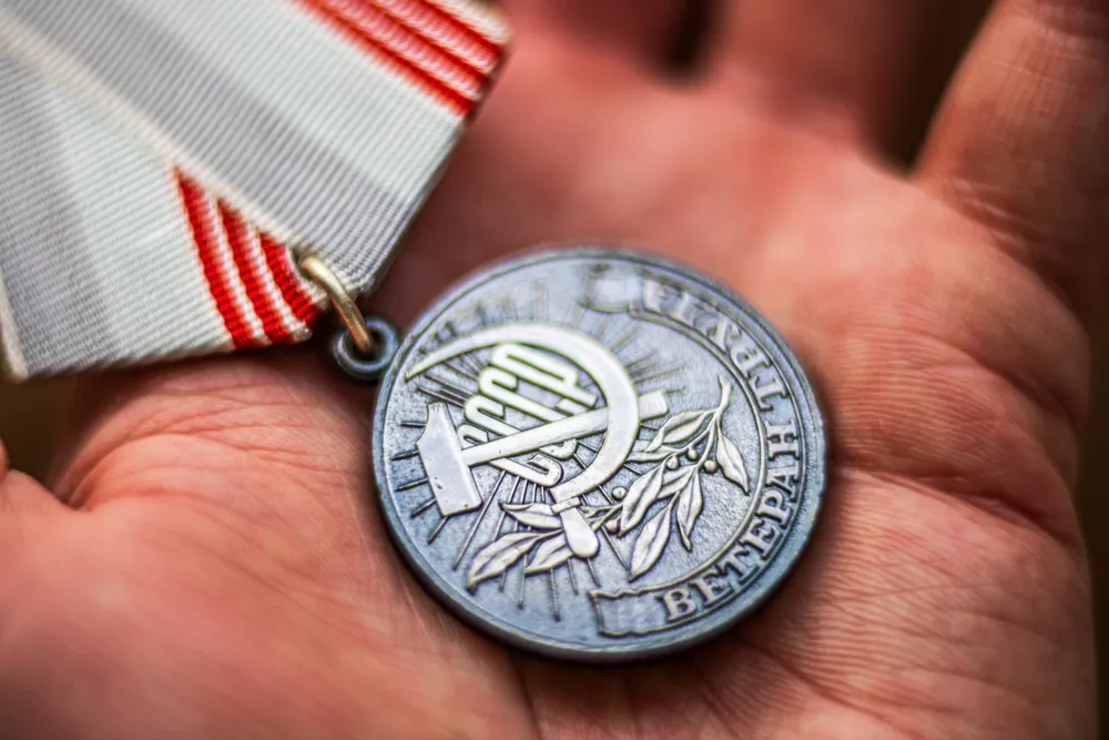 Россиян предложили снова награждать медалью 