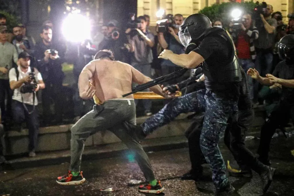Число пострадавших полицейских при разгоне протестов в Тбилиси выросло до семи
