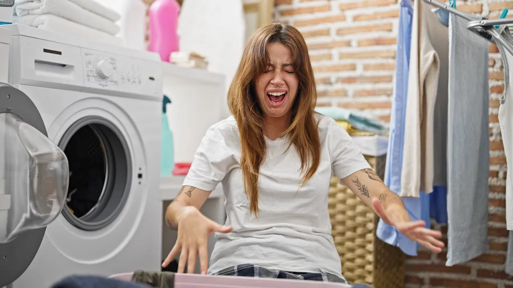 8 предметов, стирать которые в машинке запрещено: и вещи испортите, и техники лишитесь
