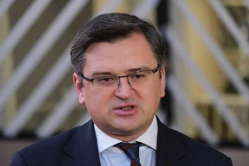 Глава МИД Кулеба заявил о повреждении половины энергосистемы Украины