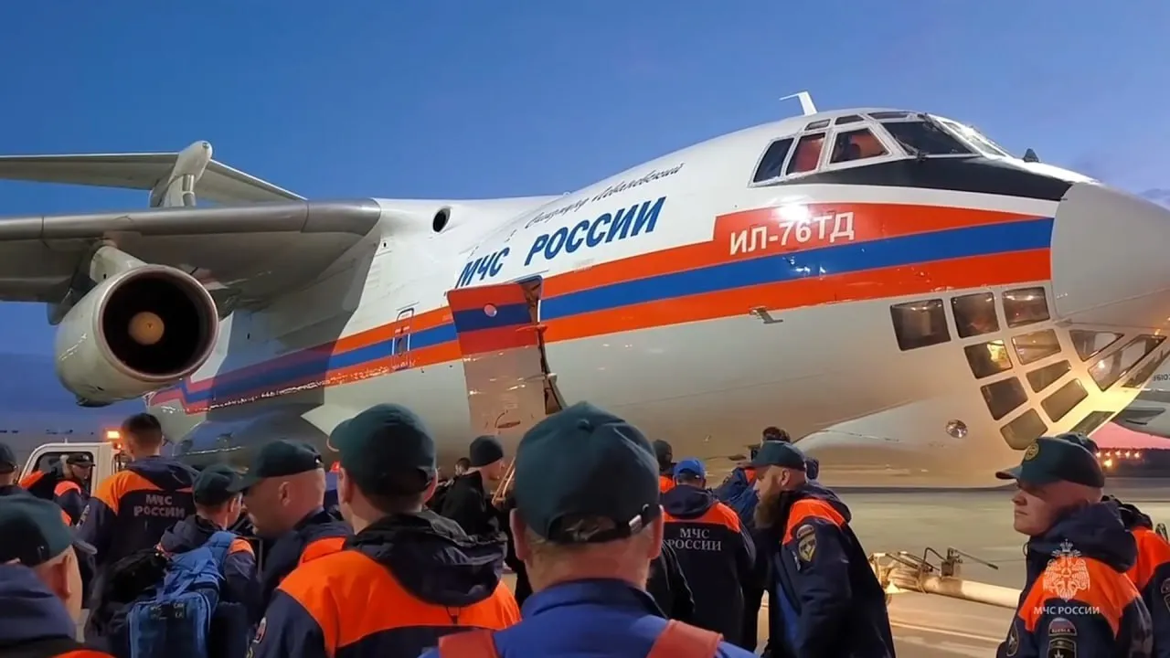 Самолёт МЧС России вылетел в Иран для поиска пропавшего вертолёта Раиси